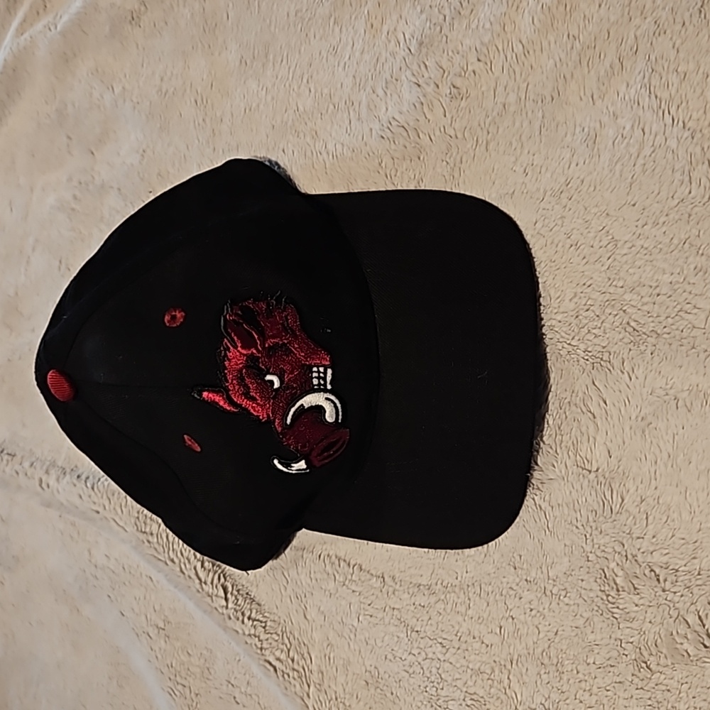 Razorback hat size 7 and 1/8